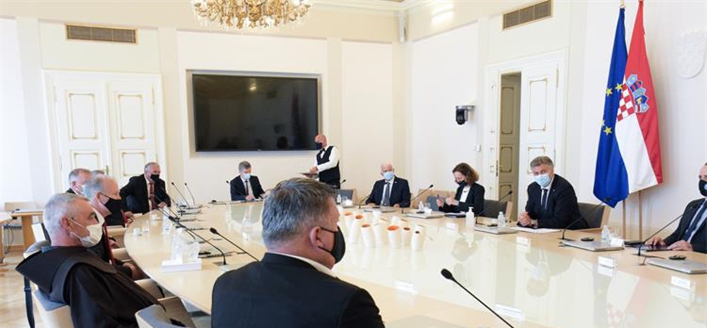 Predsjednik Vlade Plenković sastao se s izaslanstvom Viteškog alkarskog društva Sinj 